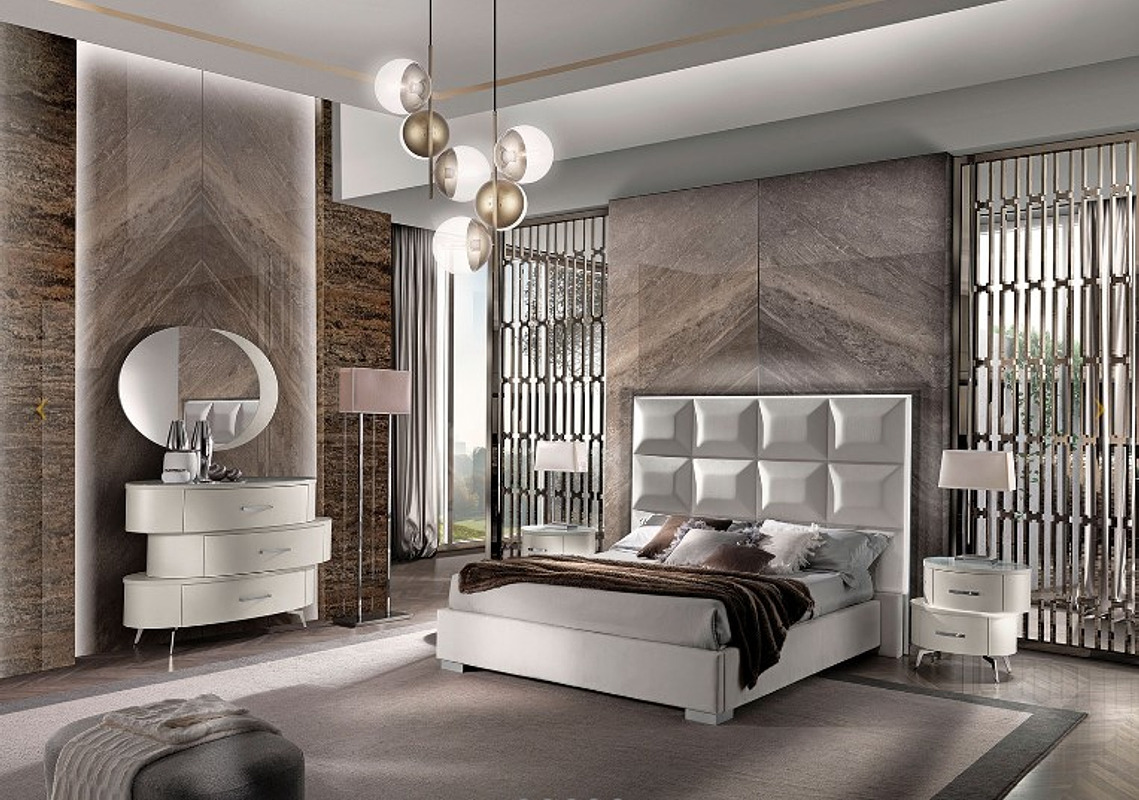 Camere da letto — arredo in esposizione