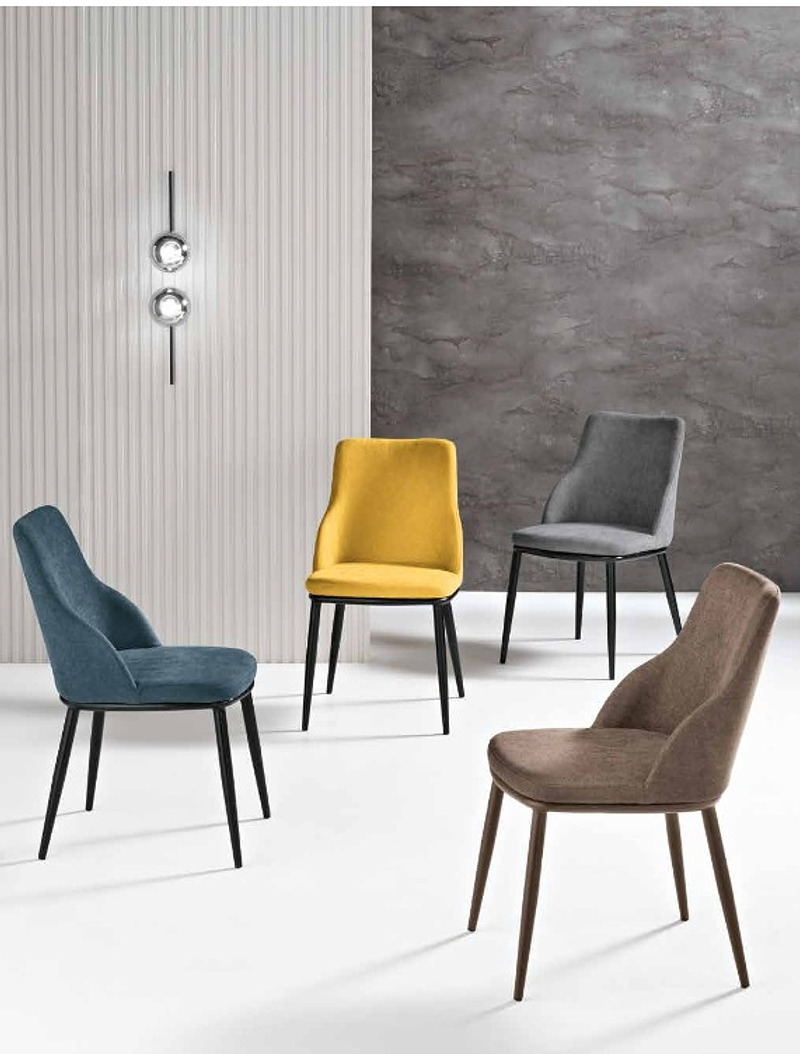 Sedie — arredo in esposizione
