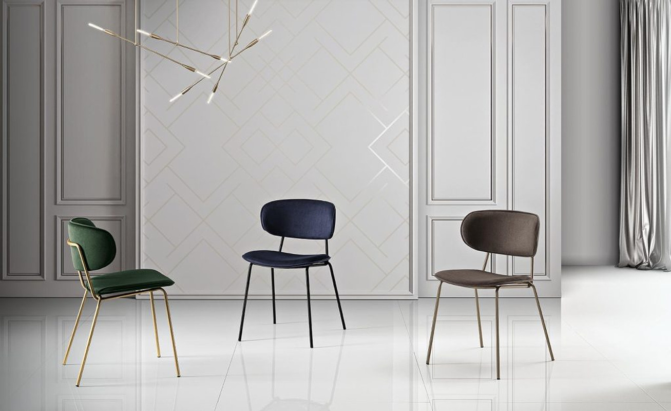 Sedie — arredo in esposizione