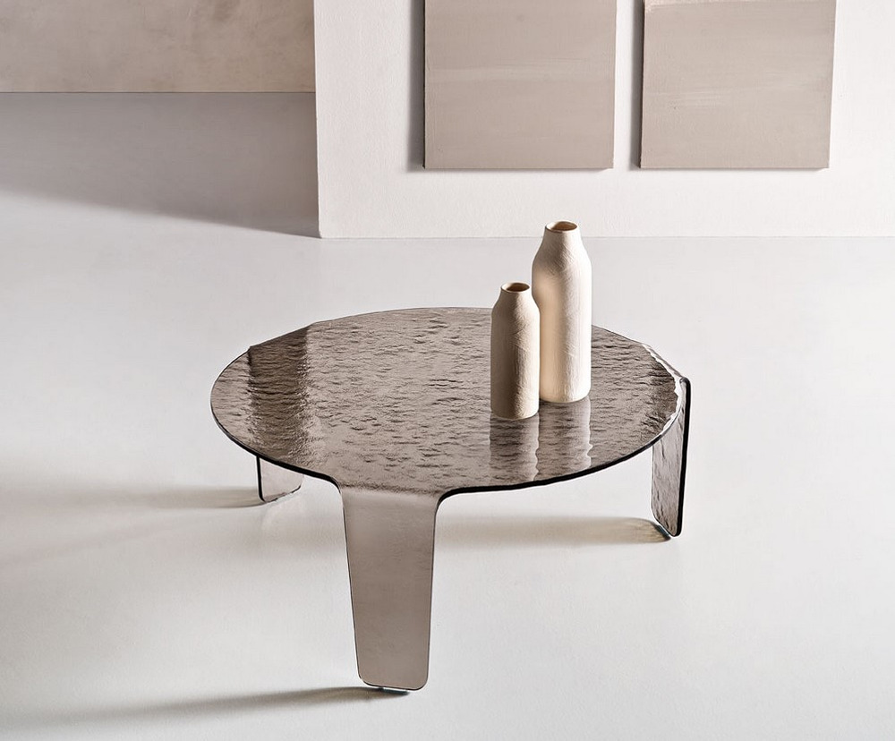 Tavolinetti — arredo in esposizione