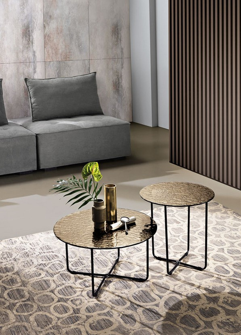 Tavolinetti — arredo in esposizione