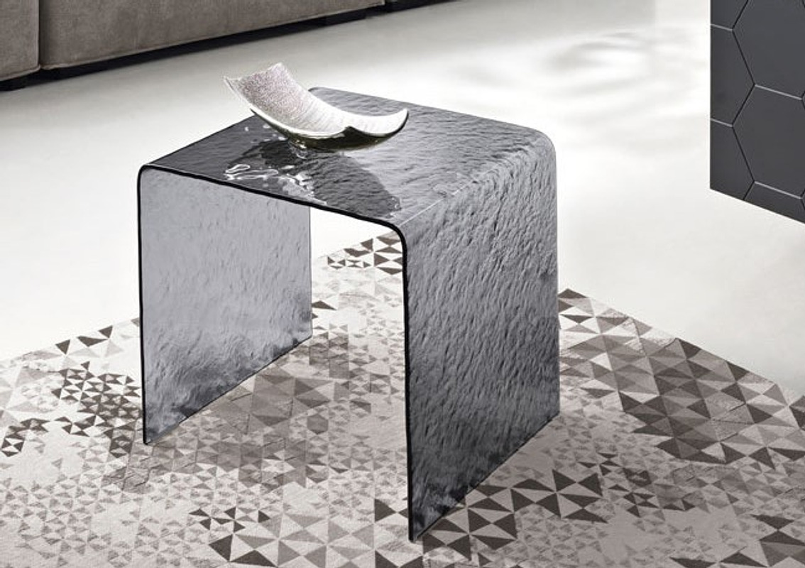 Tavolinetti — arredo in esposizione