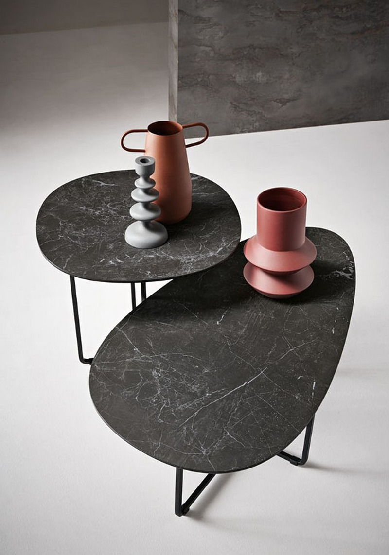 Tavolinetti — arredo in esposizione
