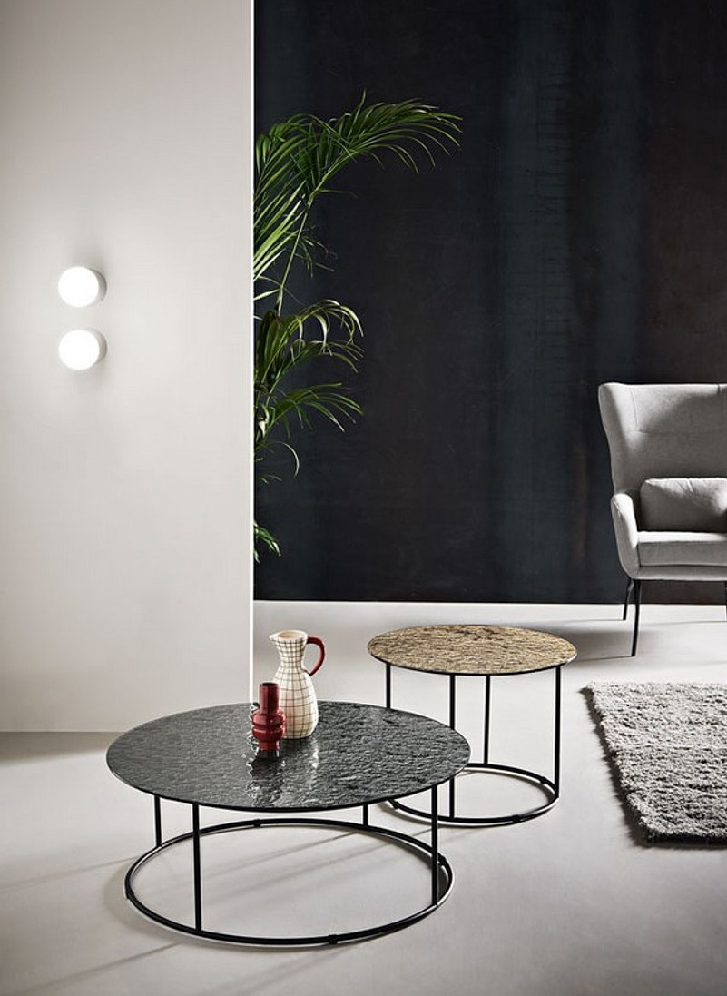 Tavolinetti — arredo in esposizione