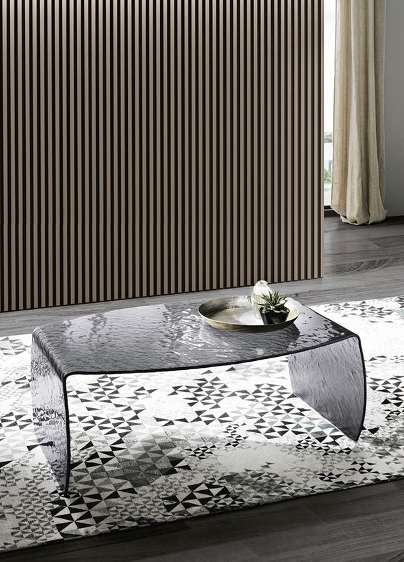 Tavolinetti — arredo in esposizione