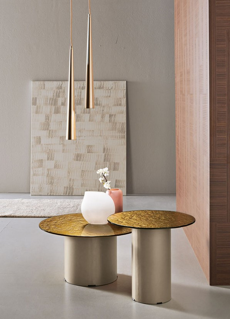 Tavolinetti — arredo in esposizione