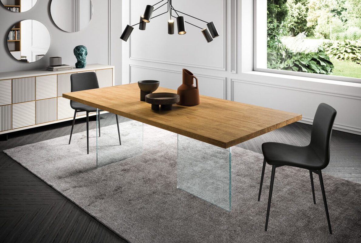 Tavoli — arredo in esposizione