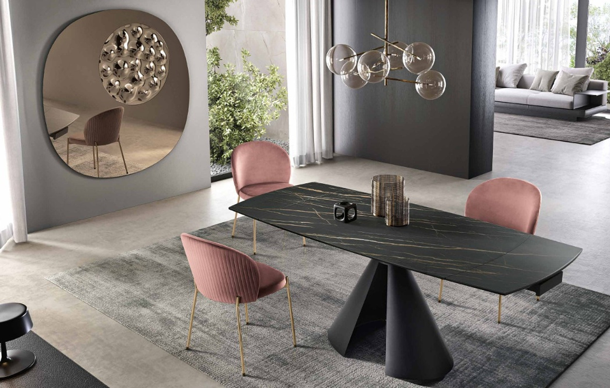 Tavoli — arredo in esposizione