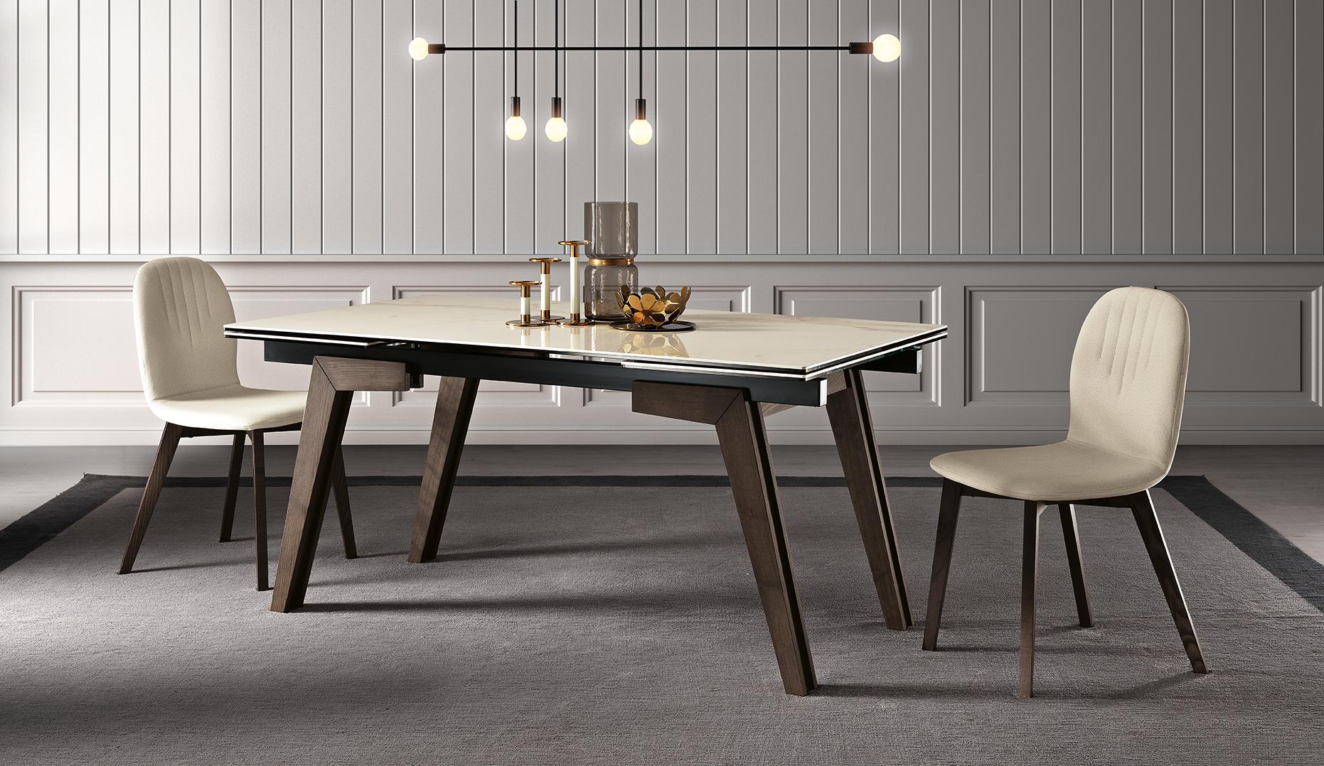 Tavoli — arredo in esposizione