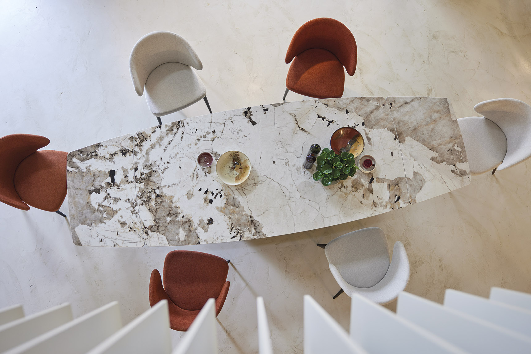 Tavoli — arredo in esposizione