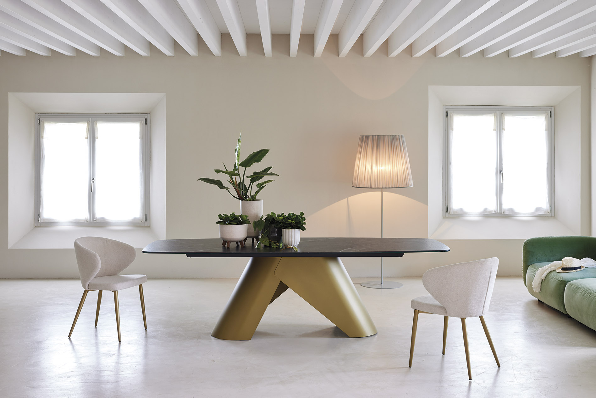 Tavoli — arredo in esposizione