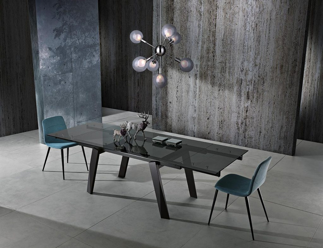 Tavoli — arredo in esposizione
